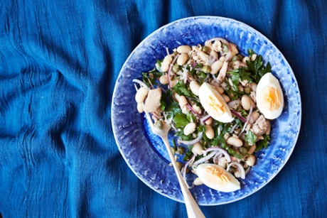 bean tuna red onion and parsley salad