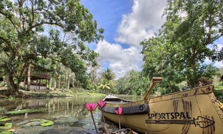 Hacienda Jacana is an old citrus estate offering accommodation in chalets around a lake