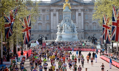 Sights along the marathon route include Buckingham Palace.
