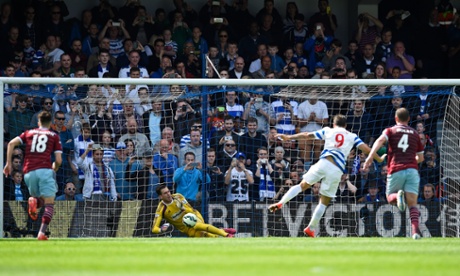 Adrián gets down to save the penalty.