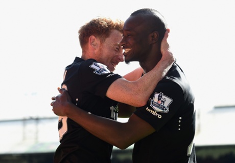 Dame N'Doye, right, celebrates scoring the opening goal with Hull team-mate Stephen Quinn.