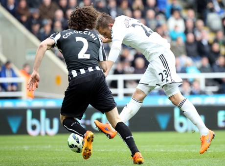 Swansea City's Gylfi Sigurdsson, right, scores his goal past Newcastle United's captain Fabricio Coloccini.