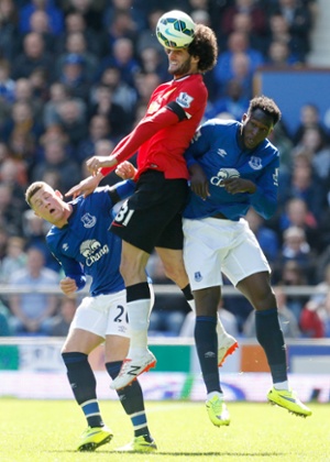 Marouane Fellaini in action with Romelu Lukaku and Ross Barkley