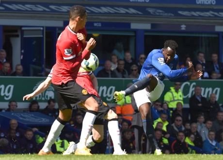 Romelu Lukaku shoots.