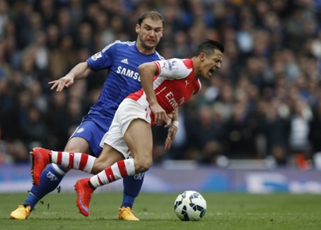 Branislav Ivanovic fouls Alexis Sanchez.