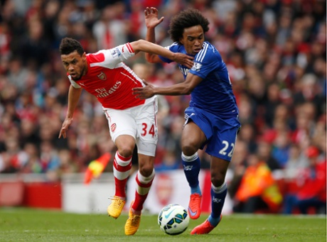 Willian and Francis Coquelin fight for the ball.