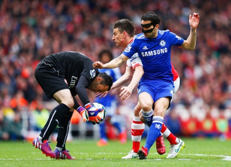 David Ospina and Laurent Koscielny of Arsenal (C) foil Cesc Fabregas.
