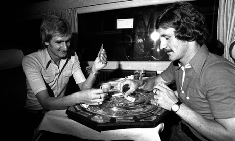 Sport, Football, 14th August 1976, F.A. Charity Shield, Liverpool 1 v Southampton 0, Liverpool's Phil Thompson and Terry McDermott play cards on top of the Charity Shield as they travel back to Merseyside (Photo by Bob Thomas/Getty Images)FamousTrophyTogetherQuirkyPastimes