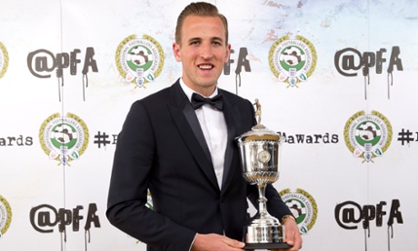 IMAGE STRICTLY EMBARGOED FOR ALL USAGES UNTIL 00.01 ON MONDAY APRIL 27, 2015, OR UNTIL AN OFFICIAL WINNERS ANNOUNCEMENT IS MADE VIA THE @PFA TWITTER ACCOUNT.Winner of the PFA's Young Player of the Year, Harry Kane during the PFA Awards at the Grosvenor House Hotel, London. PRESS ASSOCIATION Photo. Picture date: Sunday April 26, 2015. See PA story SOCCER PFA Young. Photo credit should read: Barrington Coombs/PA Wire