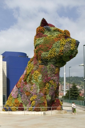 Jeff Koons' topiary sculpture Puppy