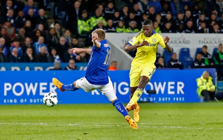 Ramires scores the third goal.