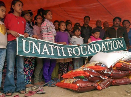 The girls from the Unatti Foundation with their food