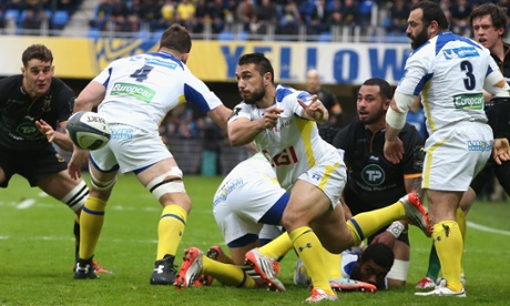 Ludovic Radosavljevic of Clermont Auvergne passes against Northampton.