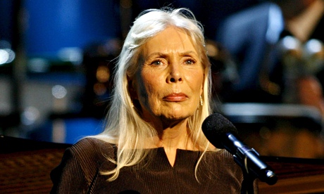 Joni Mitchell at the microphone, 2007