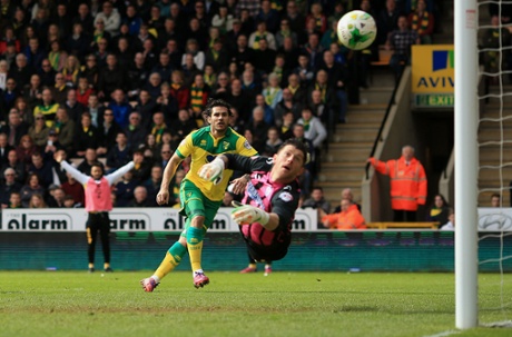 Norwich City’s Bradley Johnson beats Vermijl in the air to score against the Owls.