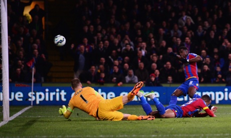 Great early chance for Palace but Puncheon misses the ball and Zaha fires over.