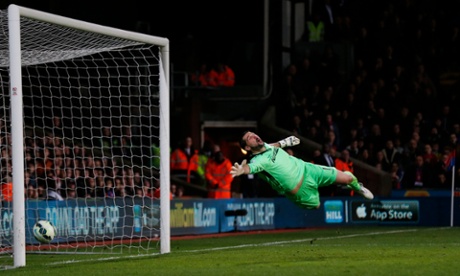 Julian Speroni can't get close to Yaya Toure's sublime effort.