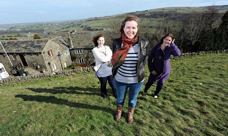Anna Caig (centre) with her sisters