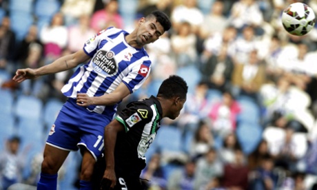 Deportivo defender Juanfran Moreno, left, fights for the ball with Heldon Ramos on Wednesday.
