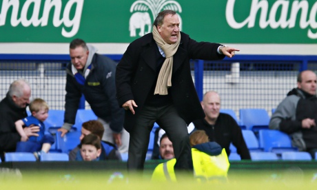 The Sunderland interim manager Dick Advocaat urges his players on during the win over Everton.