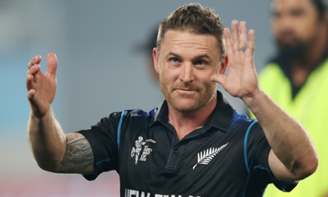 New Zealand captain Brendon McCullum wave sot the crowd following their four wicket win over South Africa in their Cricket World Cup semifinal in Auckland, New Zealand, Tuesday, March 24, 2015. (AP Photo/David Rowland)