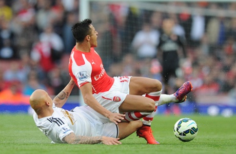 Jonjo Shelvey fouls Alexis Sanchez.