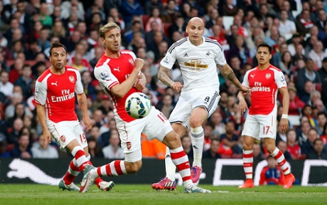 Jonjo Shelvey has a go.