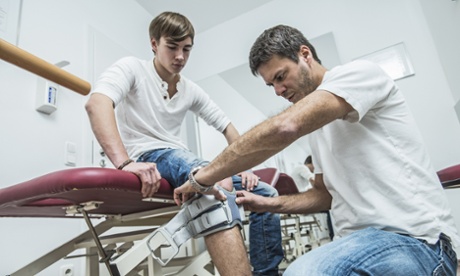 Physical therapist applying orthopedic adjuvant