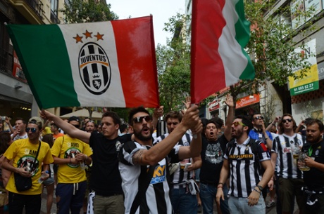 Juventus supporters in Madrid's Montera street before kick-off.