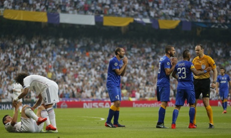 Juventus players plead with referee Jonas Eriksson not to award a penalty, it didn’t work.