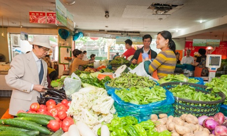 vegetable sellers in Chinese wet market