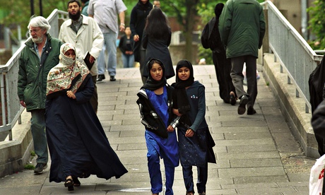 Muslims and others on bridge