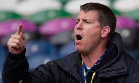 The former Scotland fly-half Craig Chalmers believes the Scottish Rugby Union is not doing enough to combat doping.