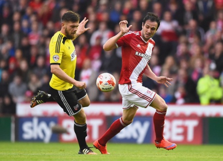 Harlee Dean beats Enrique Garcia Kiketo the ball.