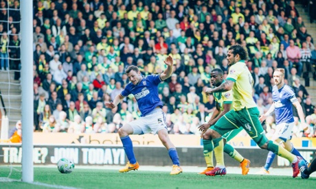 Being alert means that Tommy Smith is able to put the Tractor Boys back on level terms.