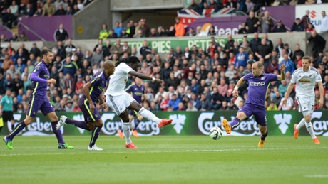 Bafetibis Gomis shoots.