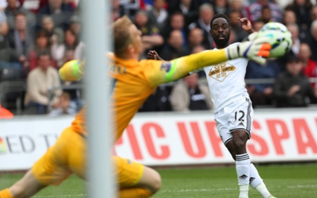Joe Hart saves a shot from Nathan Dyer.