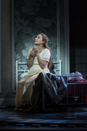 Marie Arnet as Wendy.