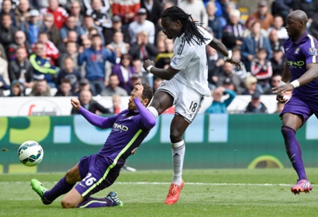 Bafetimbi Gomis scores the second goal for Swansea.