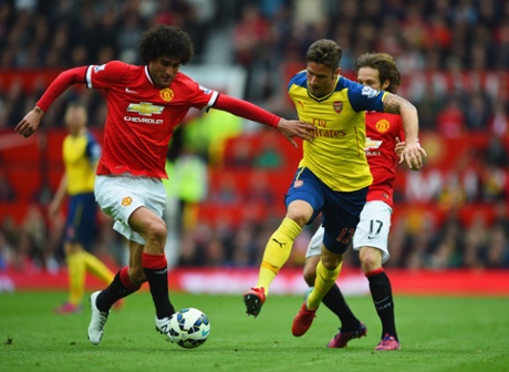 Olivier Giroud chases Marouane Fellaini.