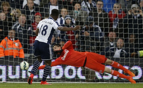 Saido Berahino tucks his penalty past Thibaut Courtois.