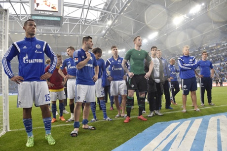 Schalke's players standing in the rain in front of protesting fans after the match against Paderborn.
