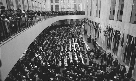 Dedication ceremonies attract a standing-room-only crowd to the World Trade Center