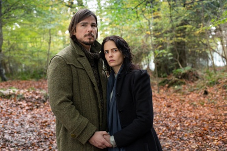 An American werewolf… Josh Hartnett as Ethan Chandler and Eva Green as Vanessa Ives