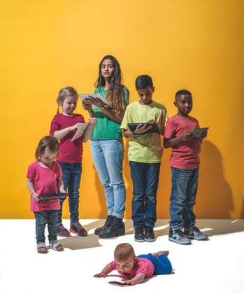 Child models with iPads and iPhones