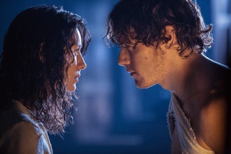 Claire Randall (Caitriona Balfe) with Jamie Fraser (Sam Heugan)