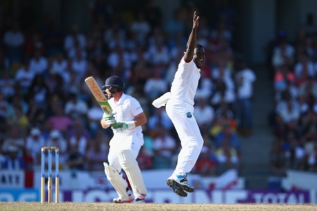 Jerome Taylor appeals successfully for the lbw wicket of Ian Bell.