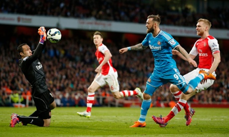 Arsenal's David Ospina denies Steven Fletcher again.