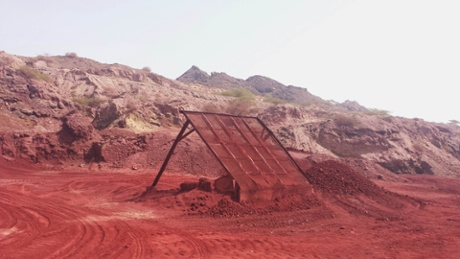 Hormuz ochre is a blood-coloured earth pigment. 