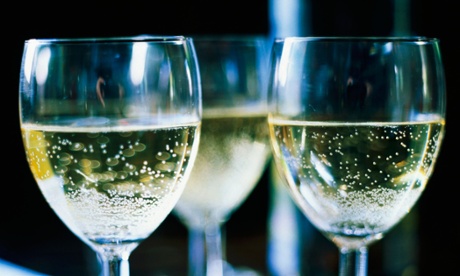 The English climate is especially suitable for producing sparkling wine.